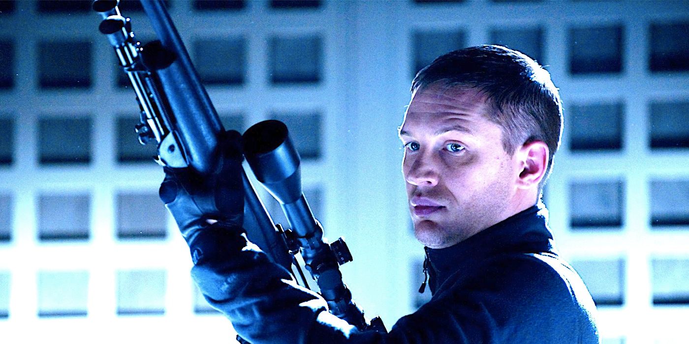 Tom Hardy's Tuck aims a rifle in This Means War 2012